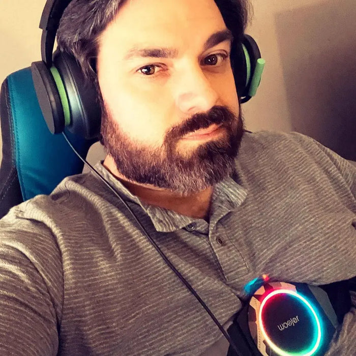 Woojer customer wearing headphones and the unit