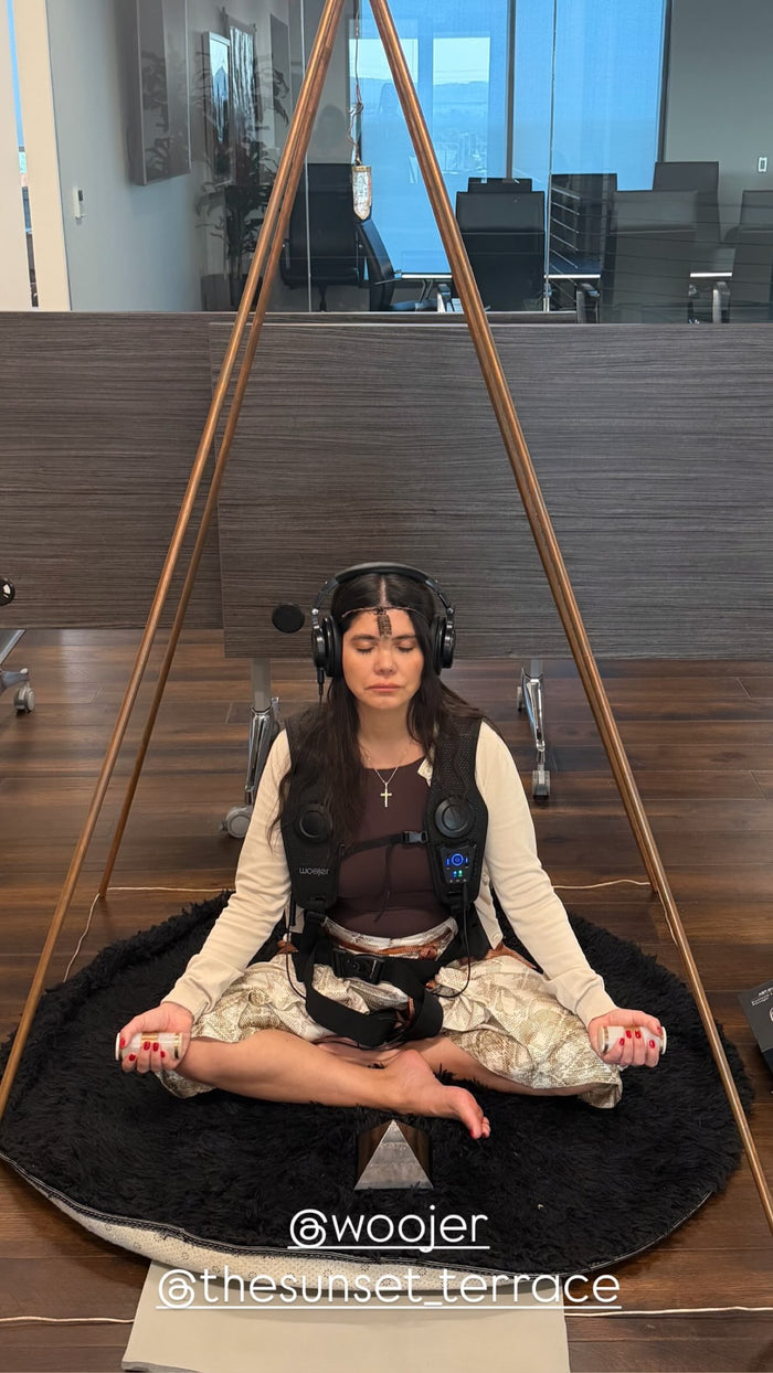 @catalinalivingwell meditating while wearing the Woojer Vest